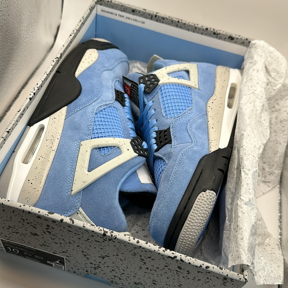 Deadstock UNIVERSITY BLUE Air Jordan 4 Retro Men’s 10